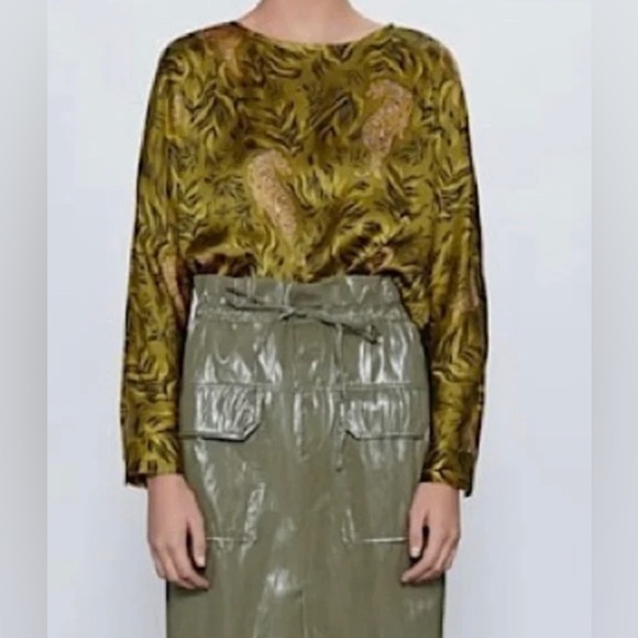 Zara Tops - Like new Zara tiger satin novelty print blouse size small
